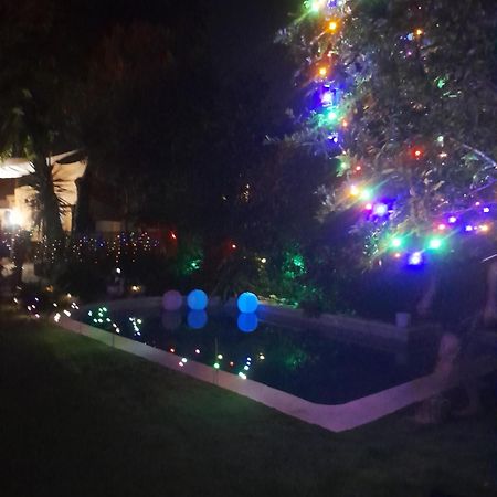 Appartement En Sous Sol De Villa Avec Acces Jardin Et Piscine Marseille Bagian luar foto