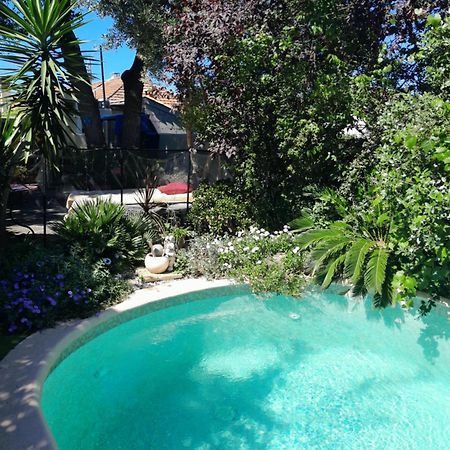 Appartement En Sous Sol De Villa Avec Acces Jardin Et Piscine Marseille Bagian luar foto