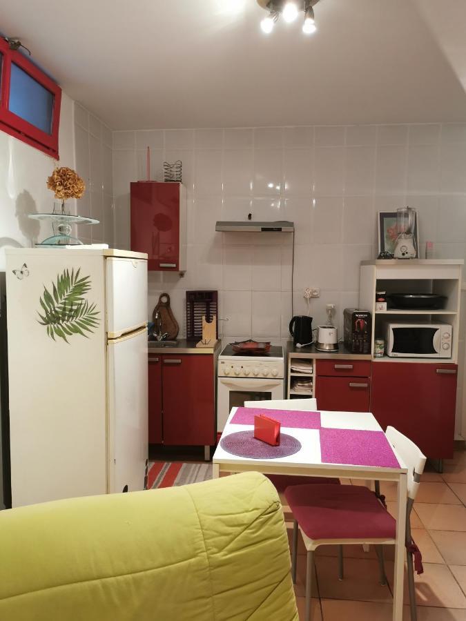 Appartement En Sous Sol De Villa Avec Acces Jardin Et Piscine Marseille Bagian luar foto
