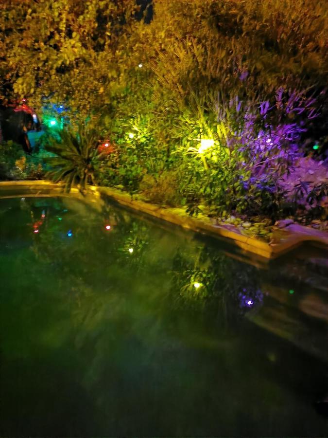 Appartement En Sous Sol De Villa Avec Acces Jardin Et Piscine Marseille Bagian luar foto