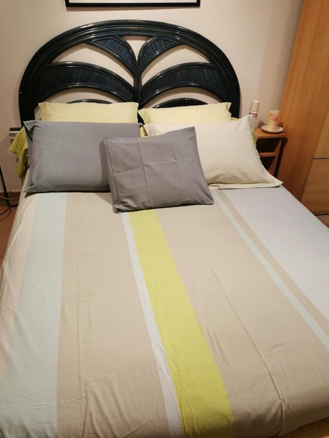 Appartement En Sous Sol De Villa Avec Acces Jardin Et Piscine Marseille Bagian luar foto