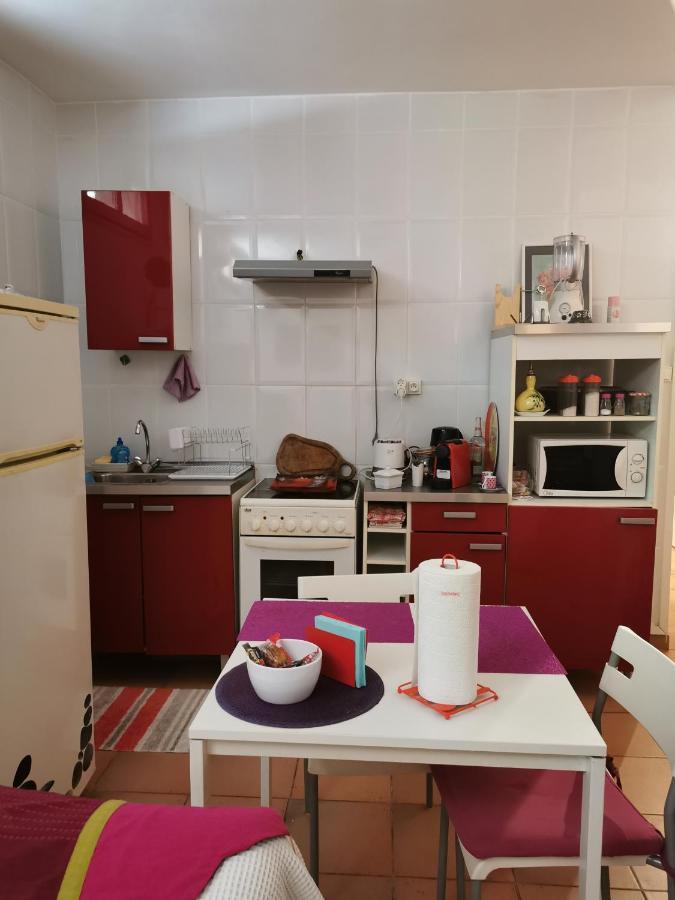 Appartement En Sous Sol De Villa Avec Acces Jardin Et Piscine Marseille Bagian luar foto