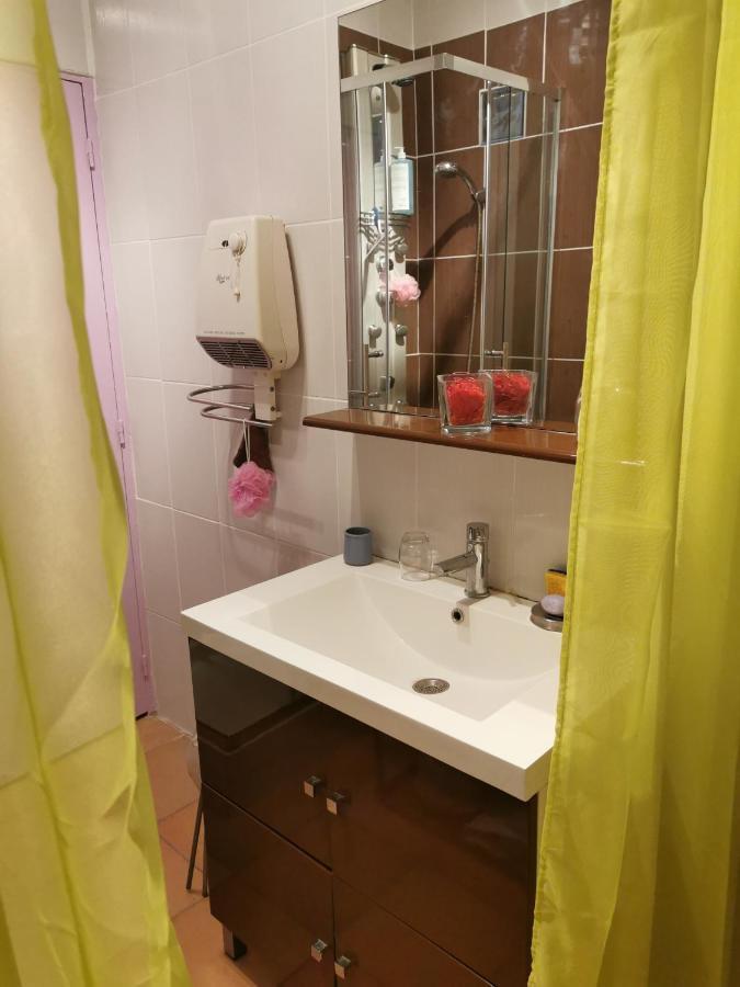 Appartement En Sous Sol De Villa Avec Acces Jardin Et Piscine Marseille Bagian luar foto
