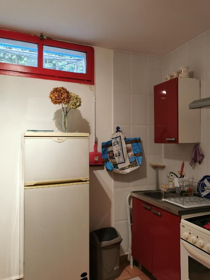Appartement En Sous Sol De Villa Avec Acces Jardin Et Piscine Marseille Bagian luar foto