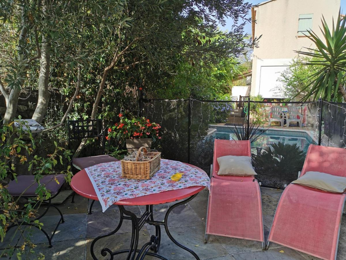 Appartement En Sous Sol De Villa Avec Acces Jardin Et Piscine Marseille Bagian luar foto