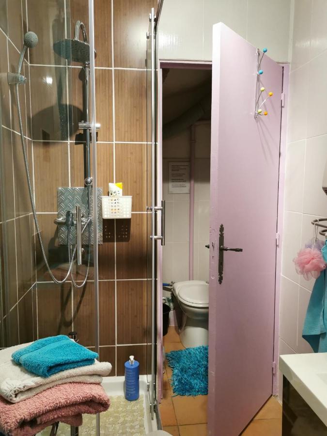Appartement En Sous Sol De Villa Avec Acces Jardin Et Piscine Marseille Bagian luar foto