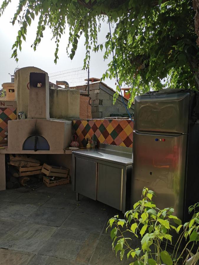 Appartement En Sous Sol De Villa Avec Acces Jardin Et Piscine Marseille Bagian luar foto
