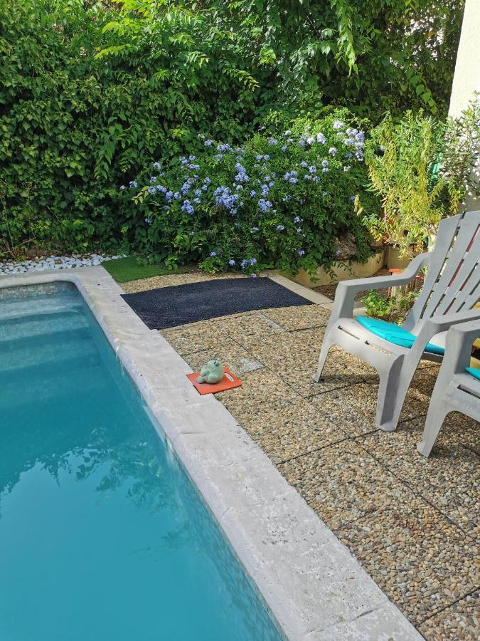 Appartement En Sous Sol De Villa Avec Acces Jardin Et Piscine Marseille Bagian luar foto