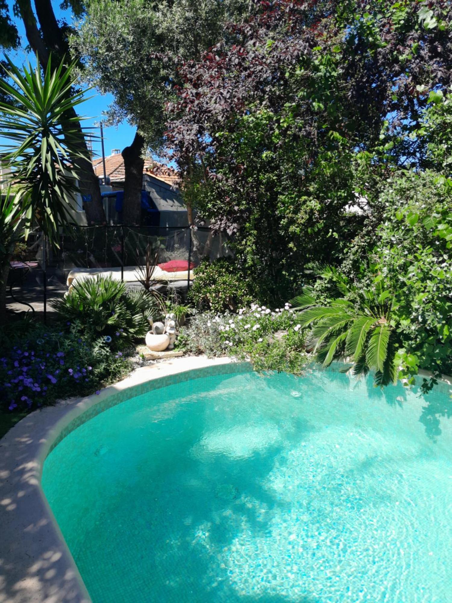 Appartement En Sous Sol De Villa Avec Acces Jardin Et Piscine Marseille Bagian luar foto
